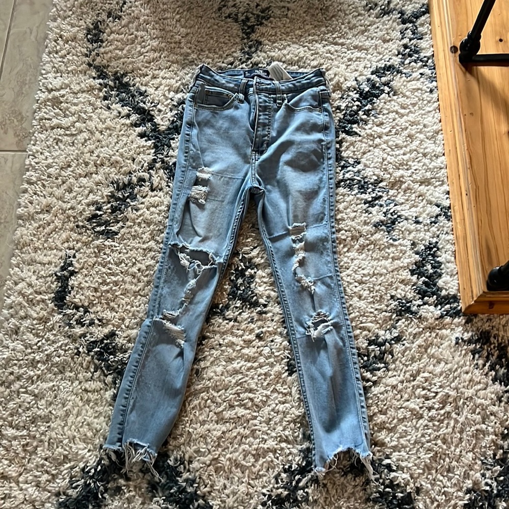 Hollister Light wash skinny jeans with rips and ankle cut